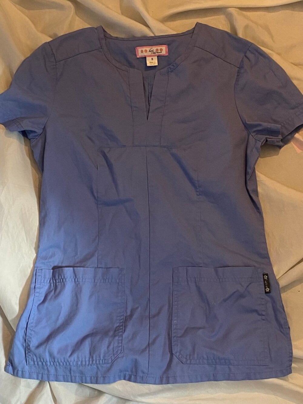 Koi by Kathy Peterson Medical Short Sleeve Nurse V Neck Scrub Top womens Size S